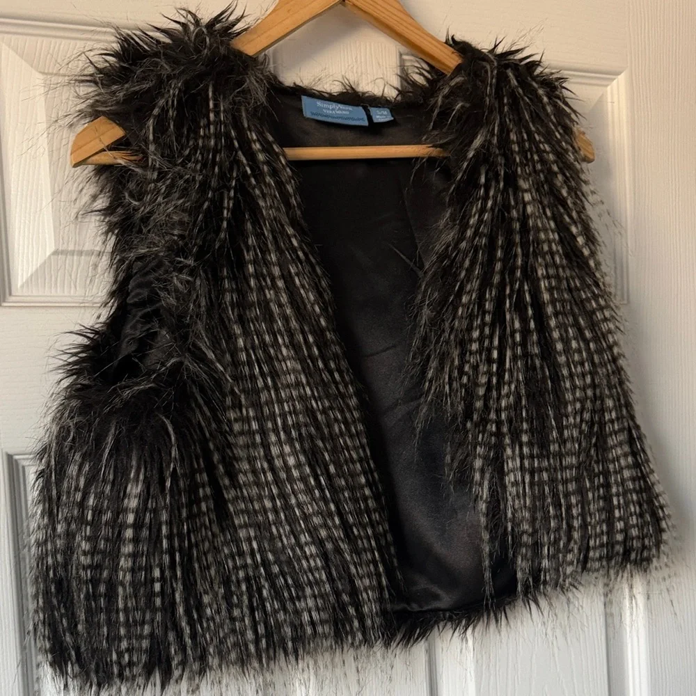 Vera Wang Black and White Faux Fur Vest - Picture 3 of 4